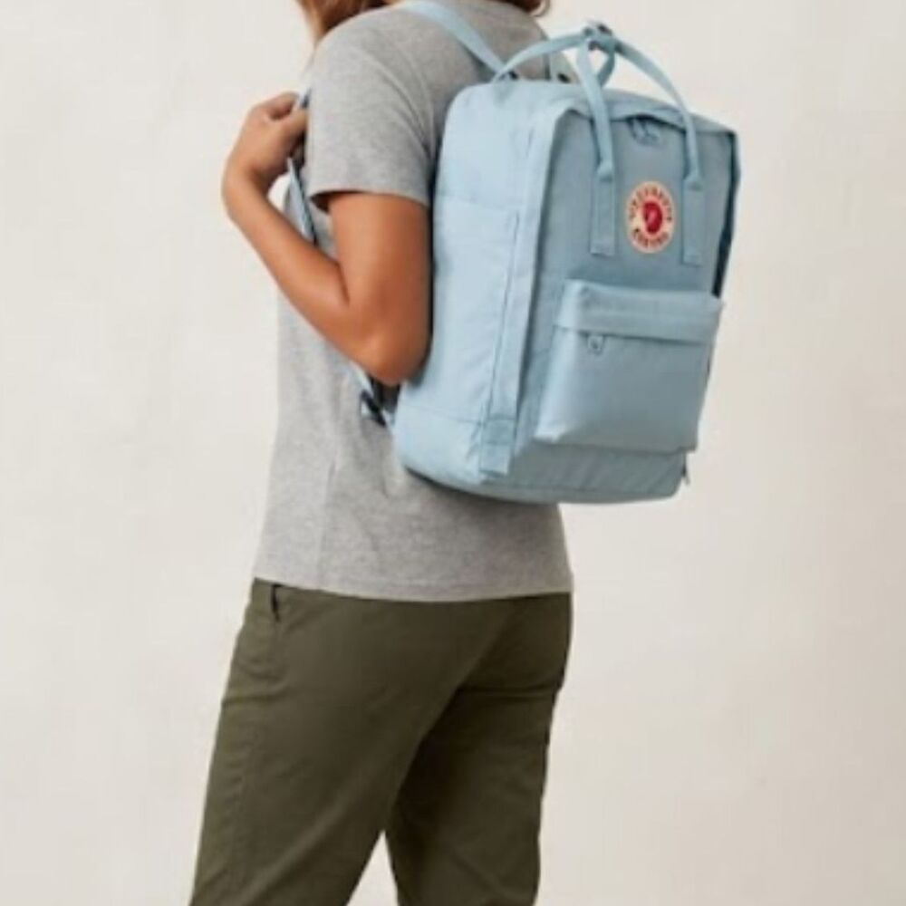 Fjallraven Kanken Backpack in Sky Bue with Adjustable Straps